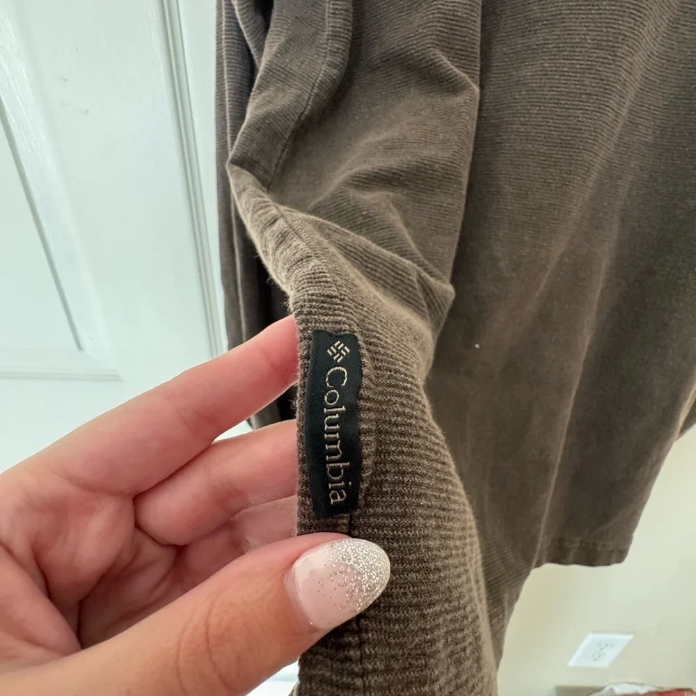 Columbia Men's Dark Brown V-Neck Sweater - Picture 3 of 4